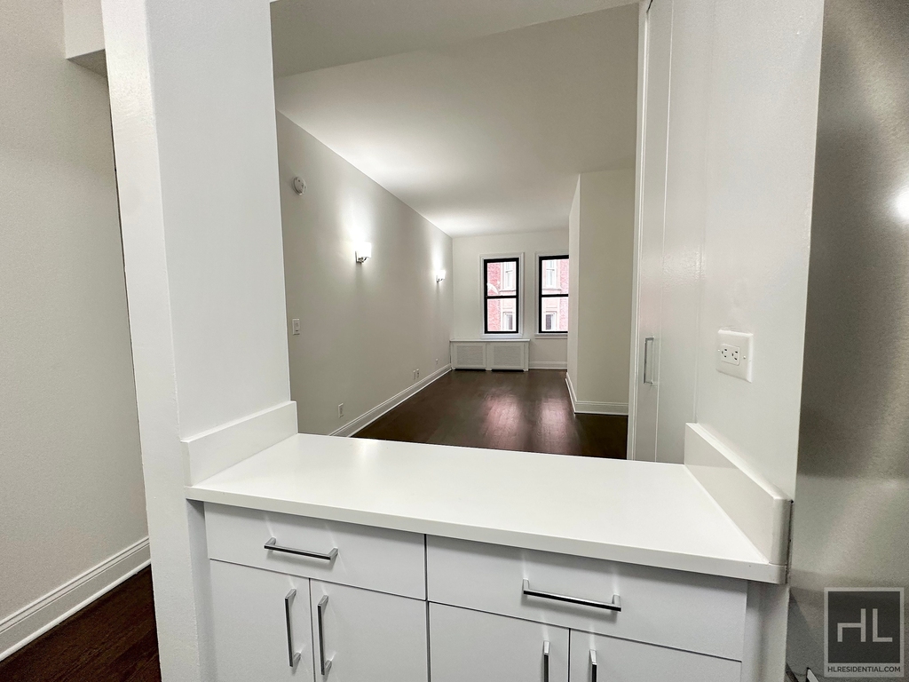 West 22 Street - Photo 3