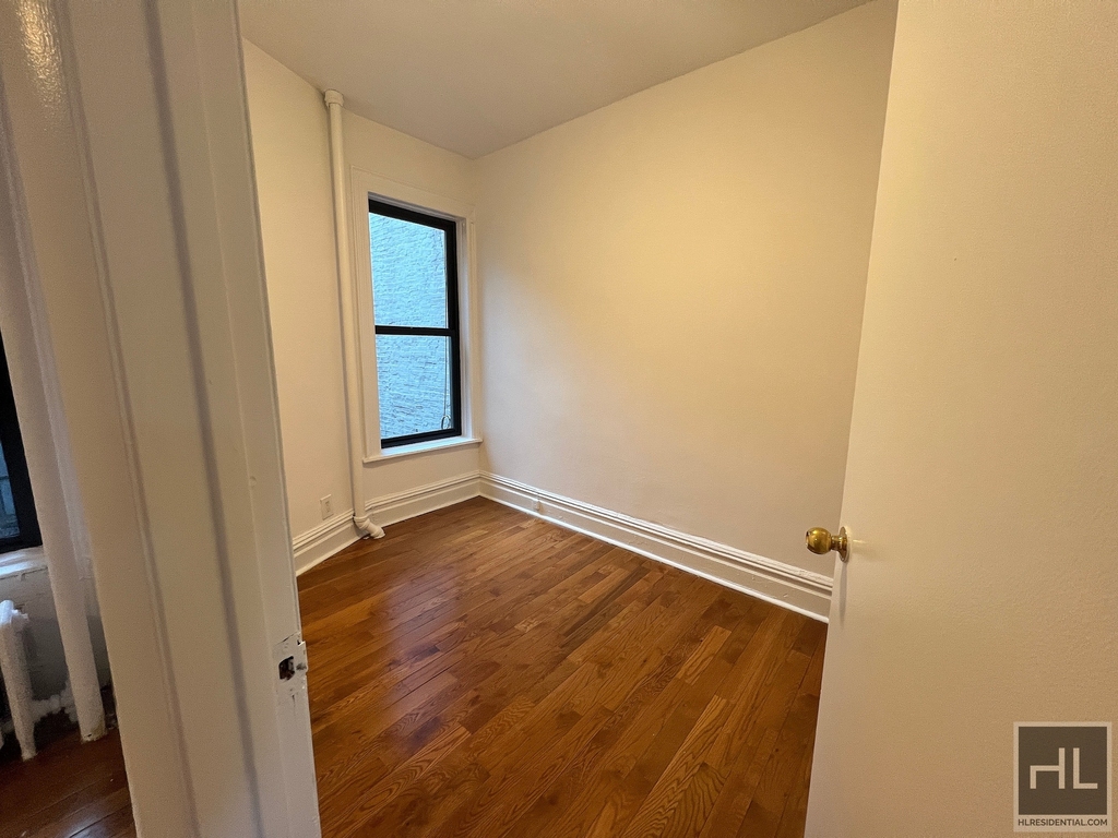 York Avenue - Photo 3
