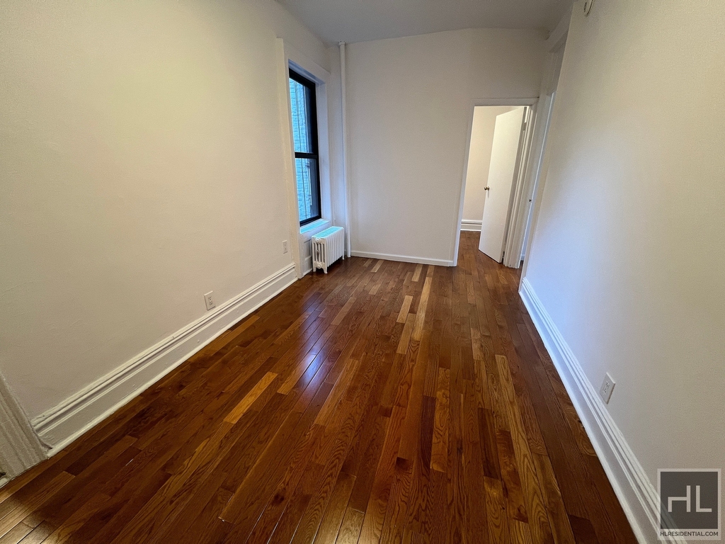 York Avenue - Photo 1