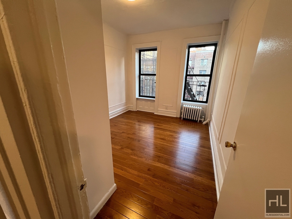York Avenue - Photo 0