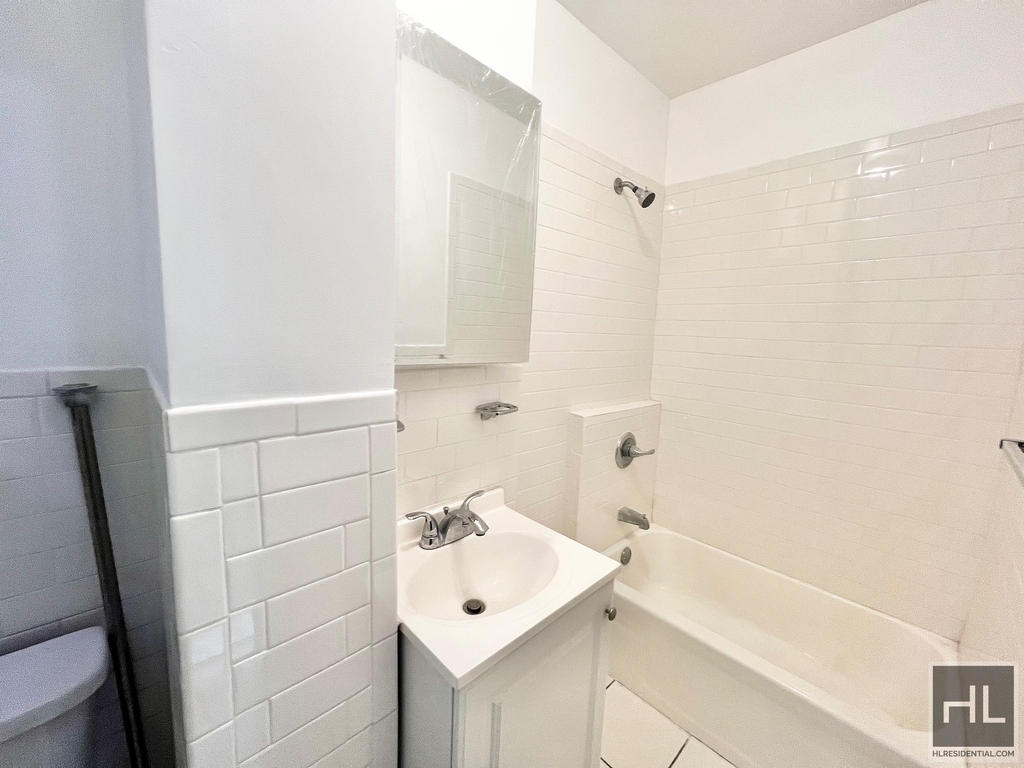 York Avenue - Photo 5