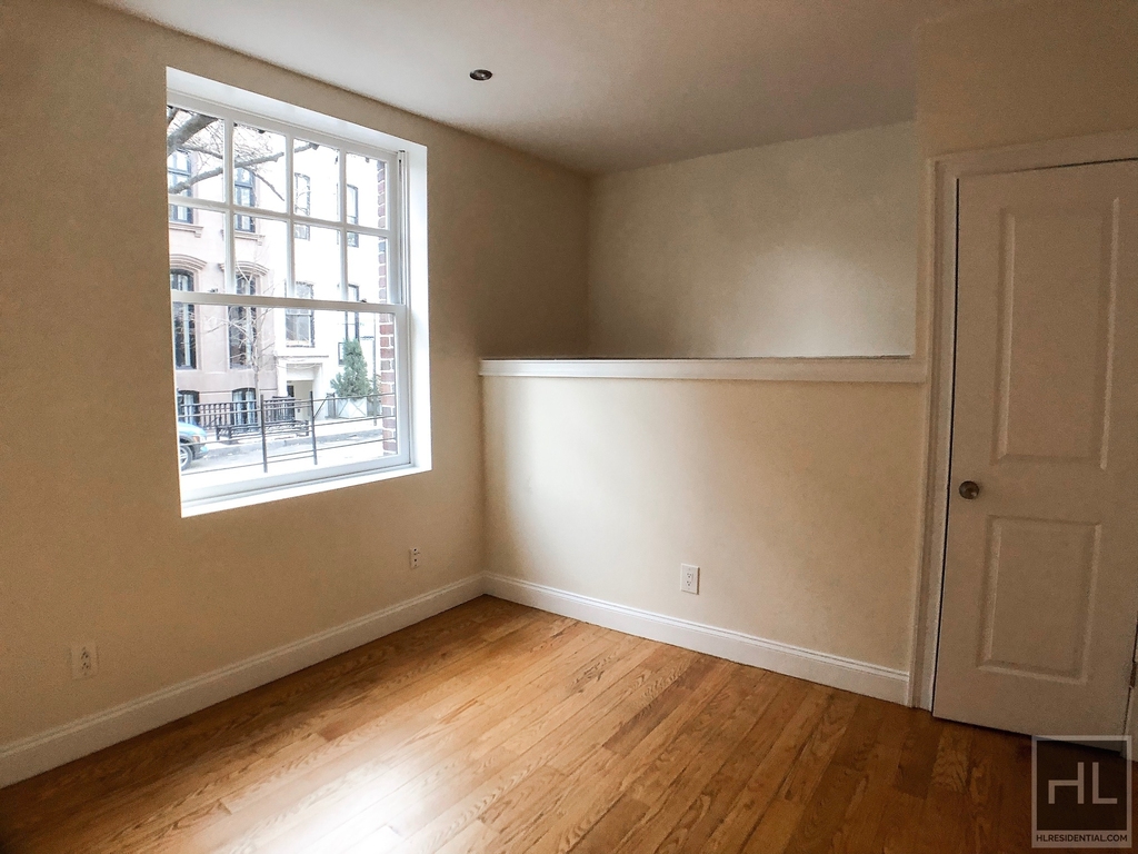 West 11th Street - Photo 2