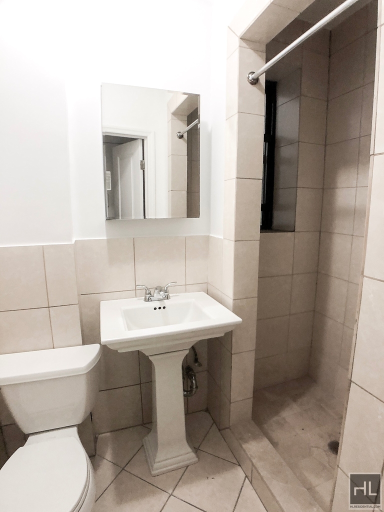 West 11th Street - Photo 5