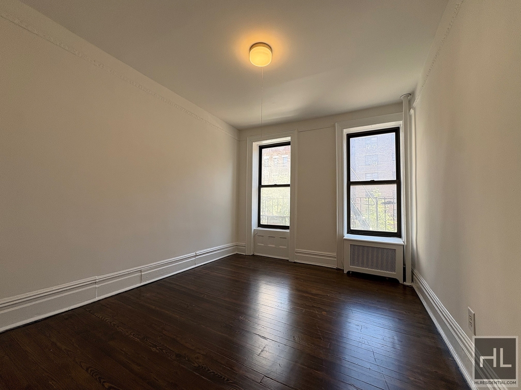 York Avenue - Photo 2