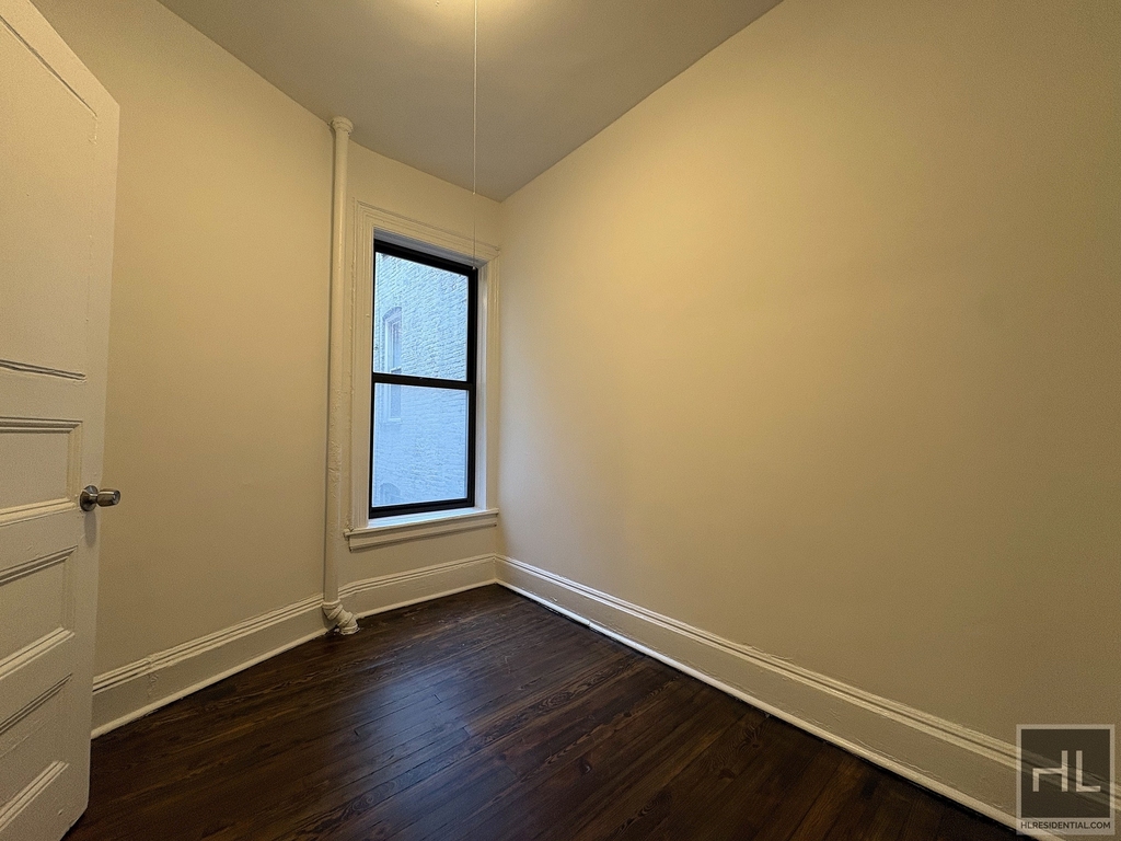 York Avenue - Photo 3