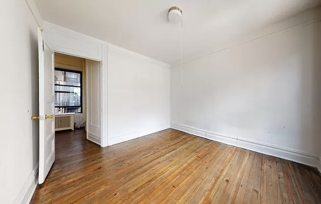 York Avenue - Photo 1