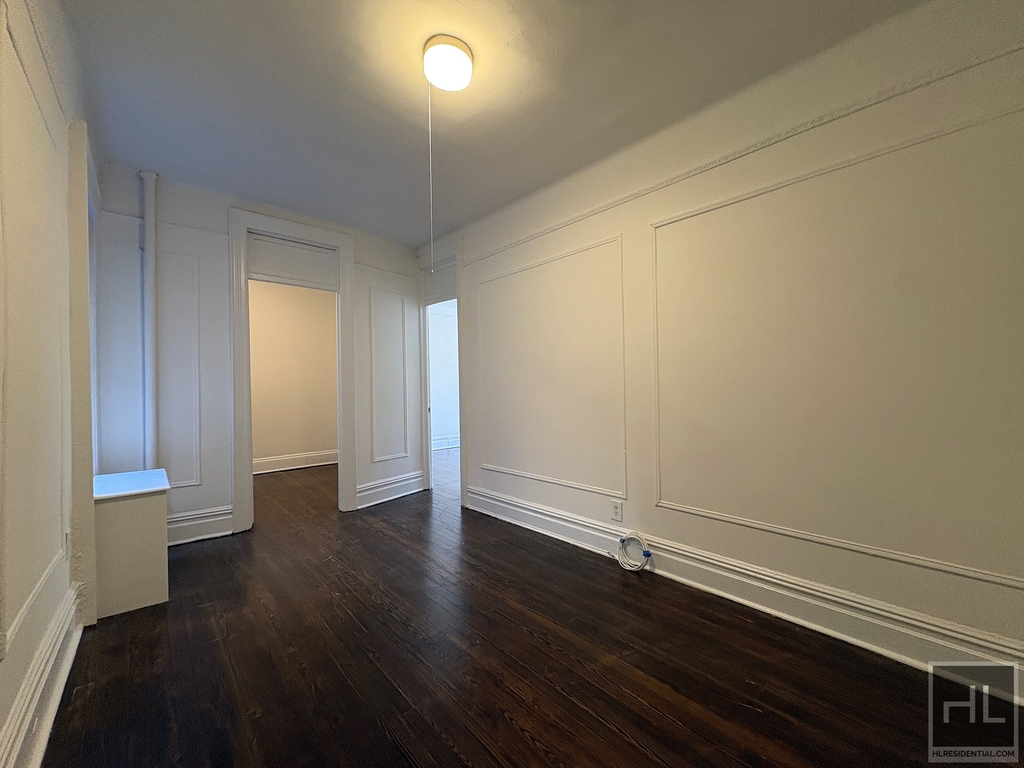 York Avenue - Photo 1