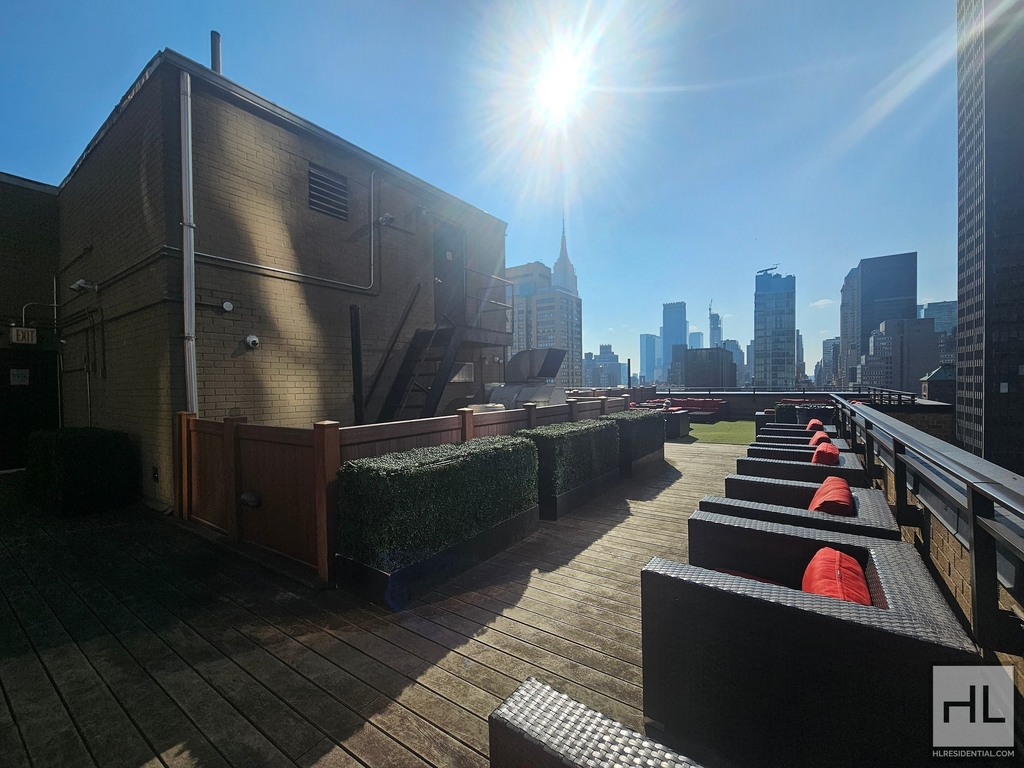 East 39th Street - Photo 4
