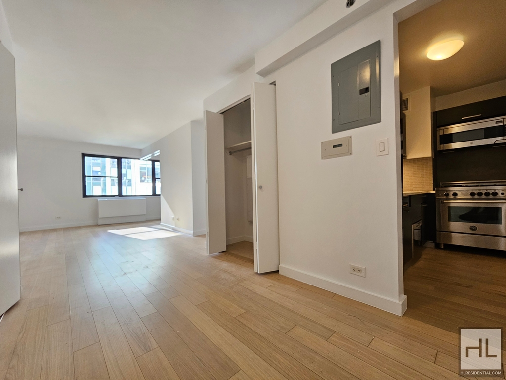 East 39th Street - Photo 3