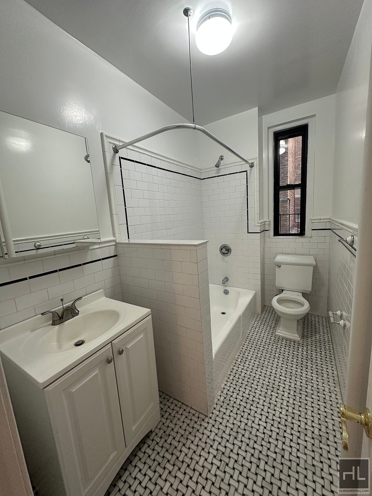 West 10th Street - Photo 1