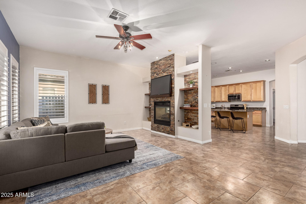 434 E Sheffield Avenue - Photo 9