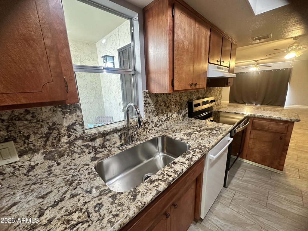 5208 S Hazelton Lane - Photo 1