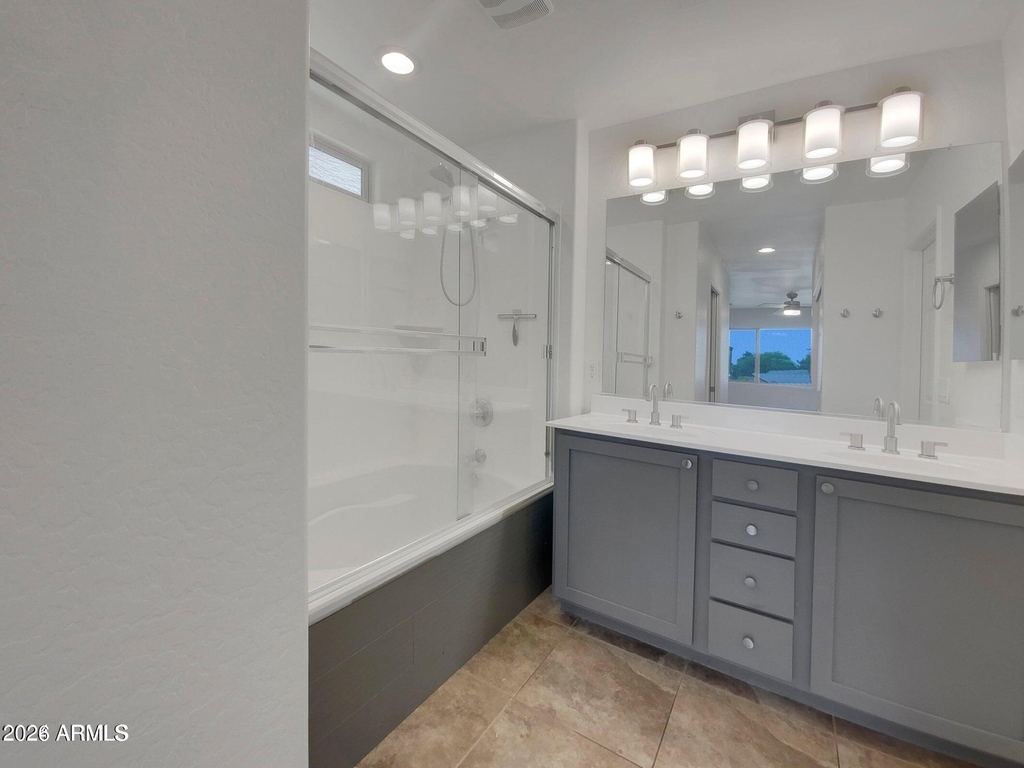 2565 E Southern Avenue - Photo 20
