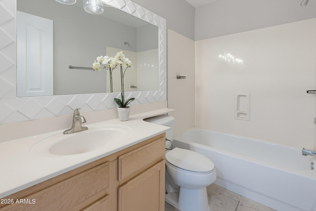 543 W Grovers Avenue - Photo 13