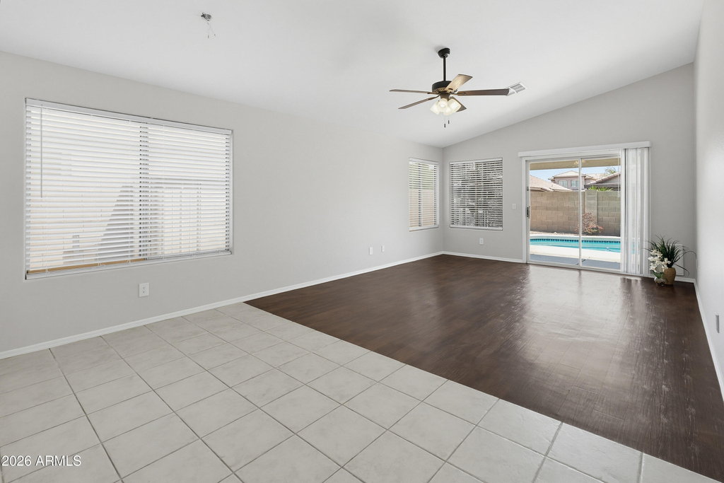543 W Grovers Avenue - Photo 5
