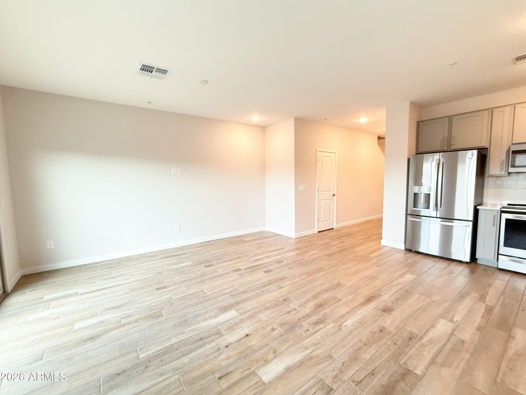 7532 W Darrow Street - Photo 4