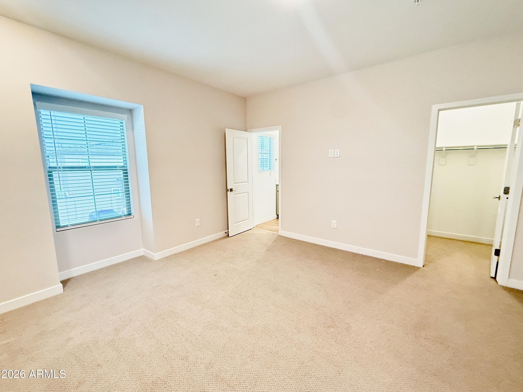 7532 W Darrow Street - Photo 8