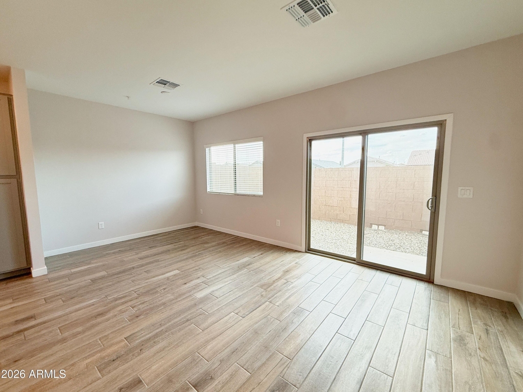 7532 W Darrow Street - Photo 3