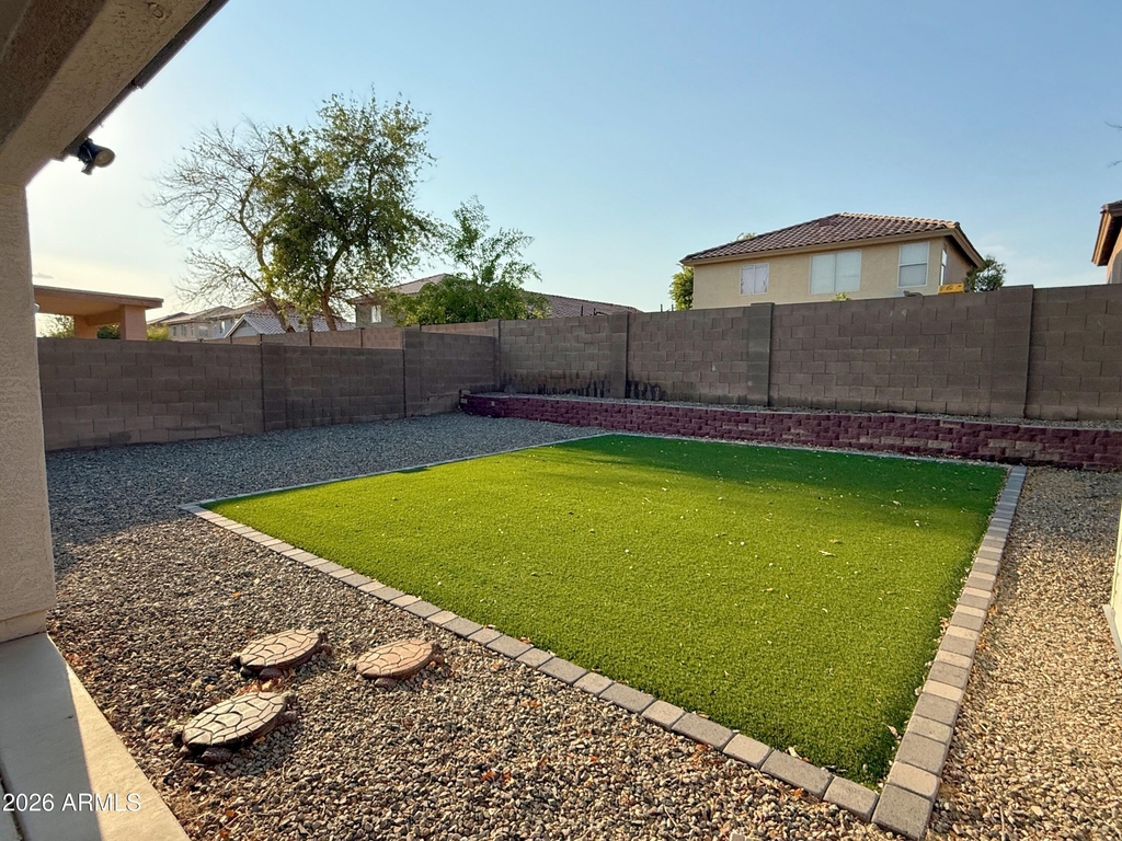 11810 W Sunnyside Drive - Photo 24