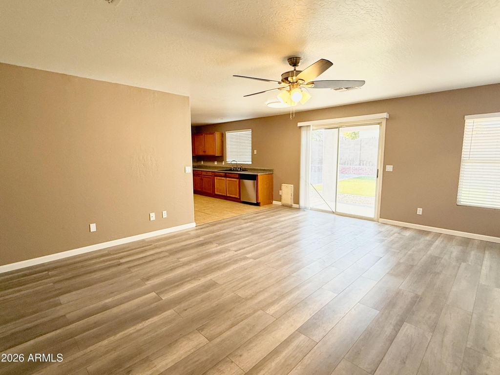 11810 W Sunnyside Drive - Photo 3