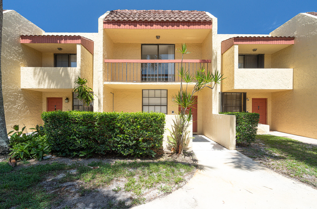 769 Se 1st Way - Photo 1