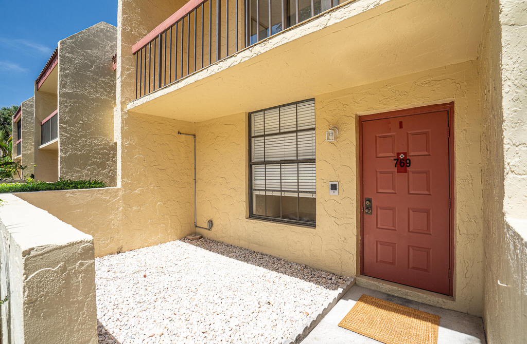 769 Se 1st Way - Photo 2