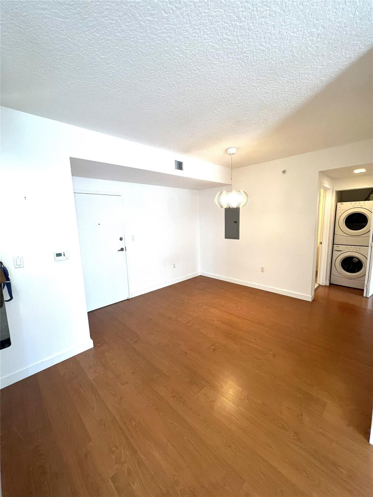 601 Ne 23 Street - Photo 2