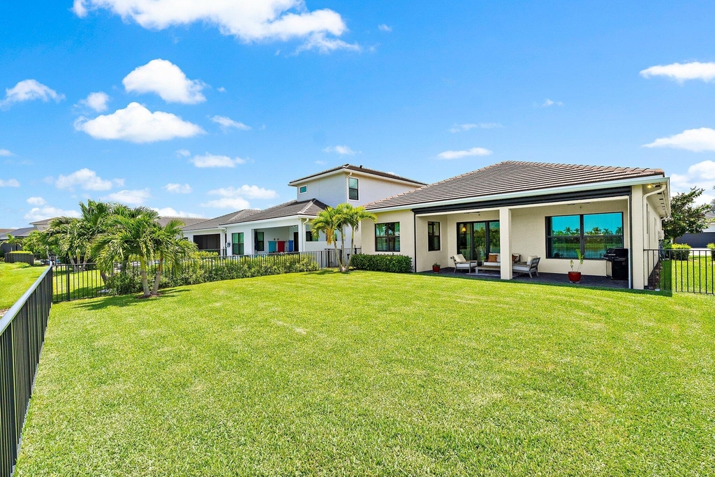 15883 Key Biscayne Lane - Photo 33