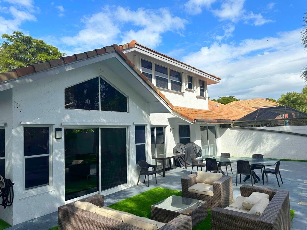 2252 Nw 53rd Street - Photo 4