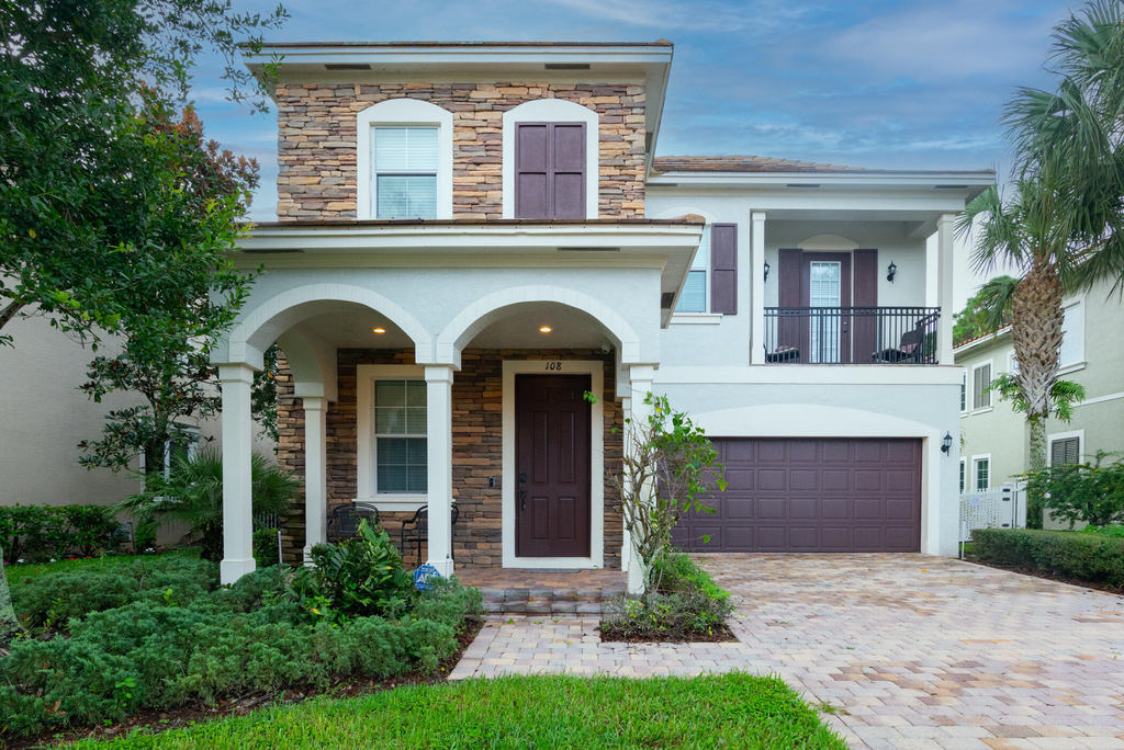 108 Canterbury Place - Photo 0