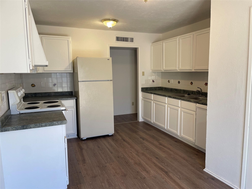 7533 Parkwood Lane - Photo 5