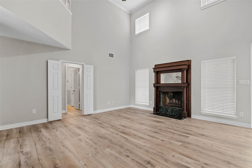 421 W Windsor Drive - Photo 1