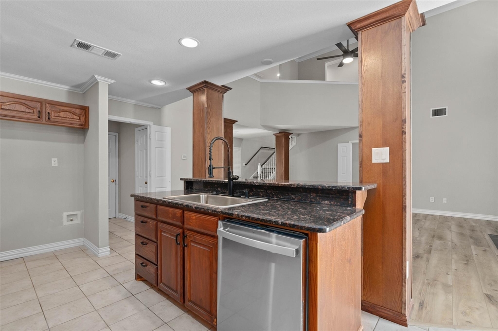 421 W Windsor Drive - Photo 5