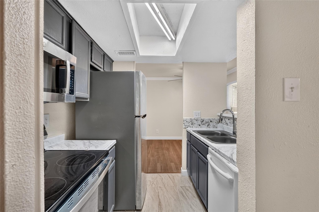 9170 Forest Lane - Photo 8