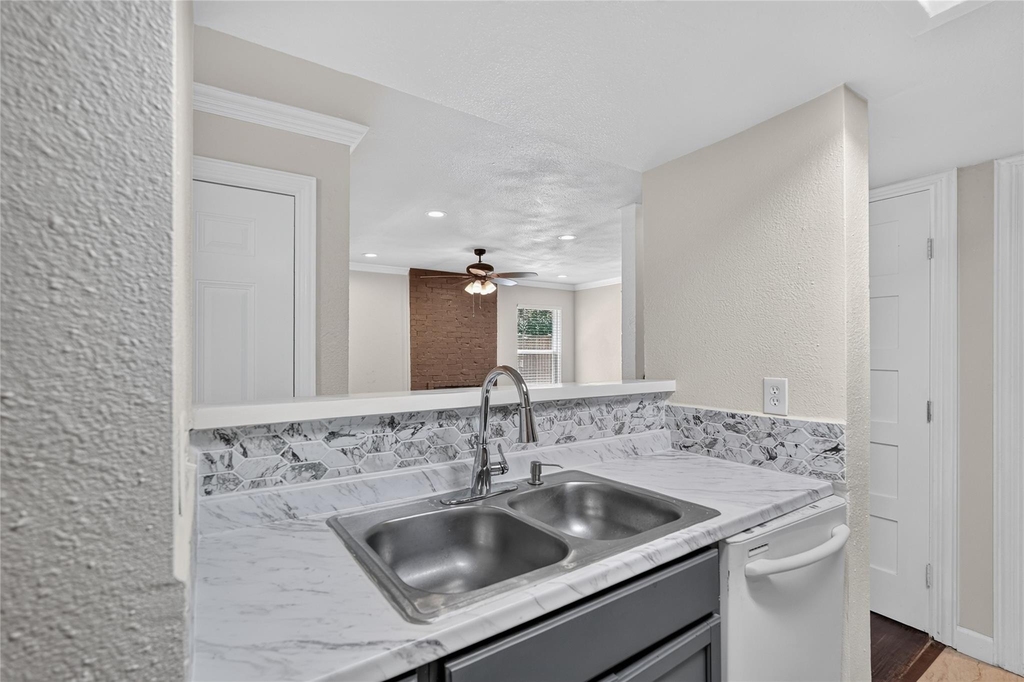 9170 Forest Lane - Photo 6