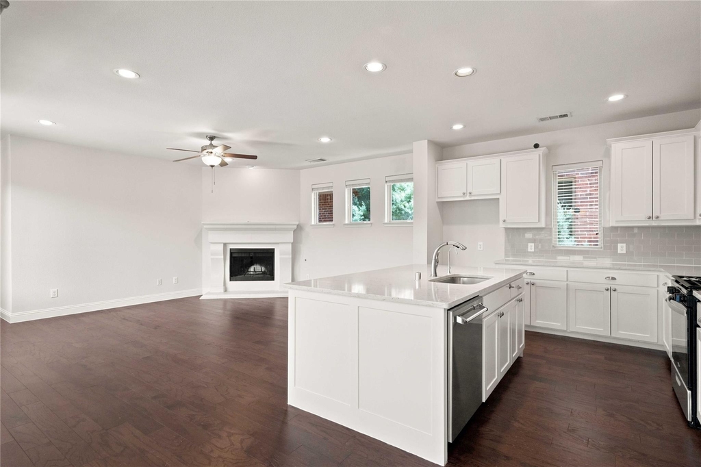 4524 Del Rey Avenue - Photo 13