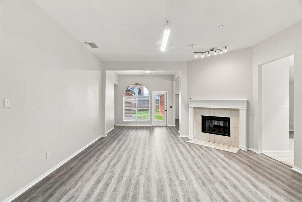 1033 Suffolk Lane - Photo 8
