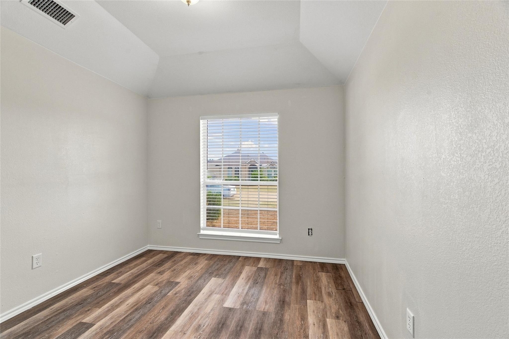 1033 Suffolk Lane - Photo 15