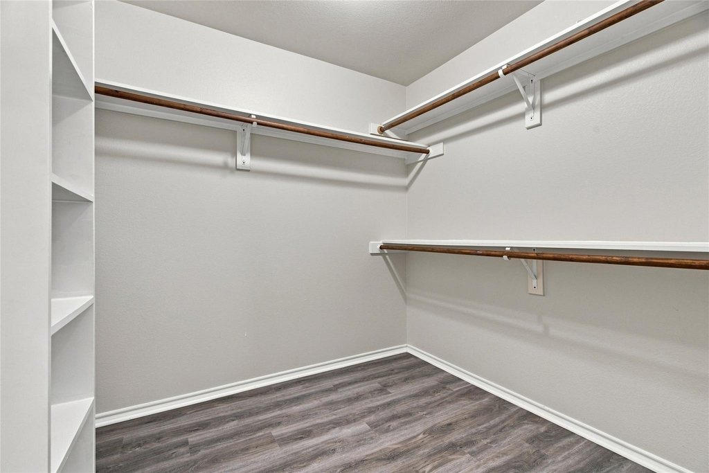 1033 Suffolk Lane - Photo 13