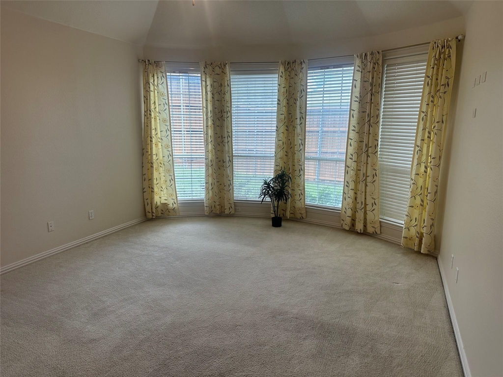 715 Wheaton Court - Photo 7
