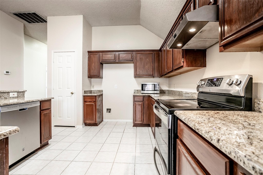 206 Meredith Court - Photo 3
