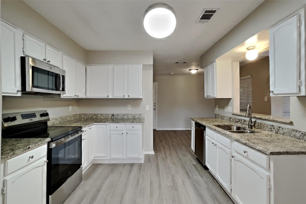 1217 Seabrook Drive - Photo 4