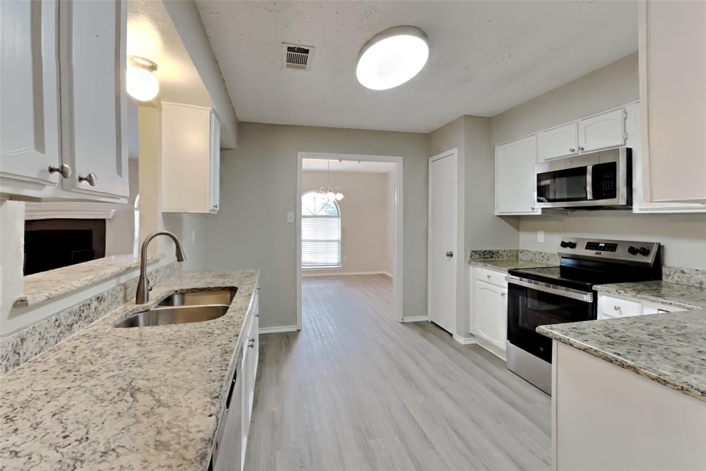1217 Seabrook Drive - Photo 3