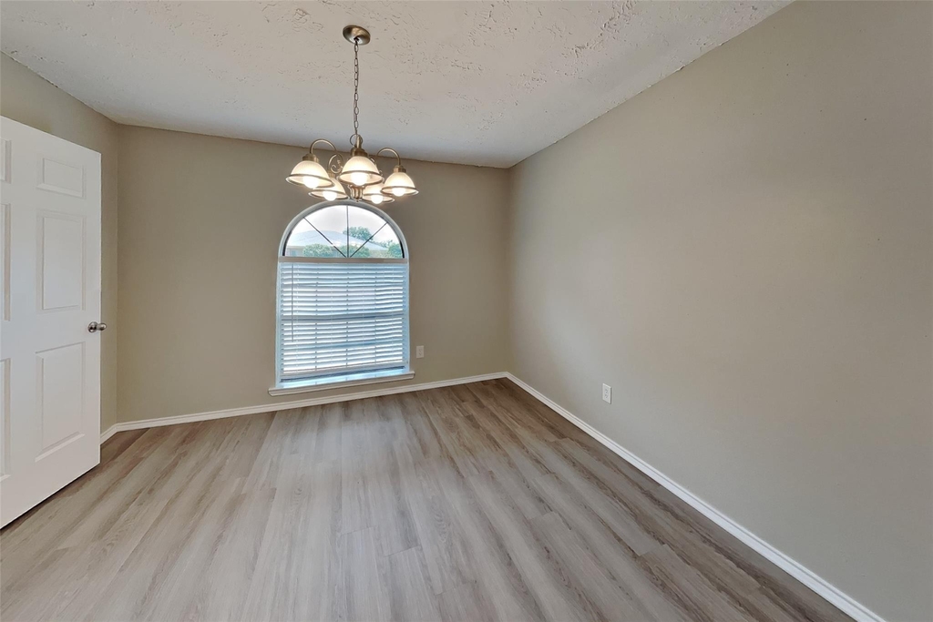 1217 Seabrook Drive - Photo 5