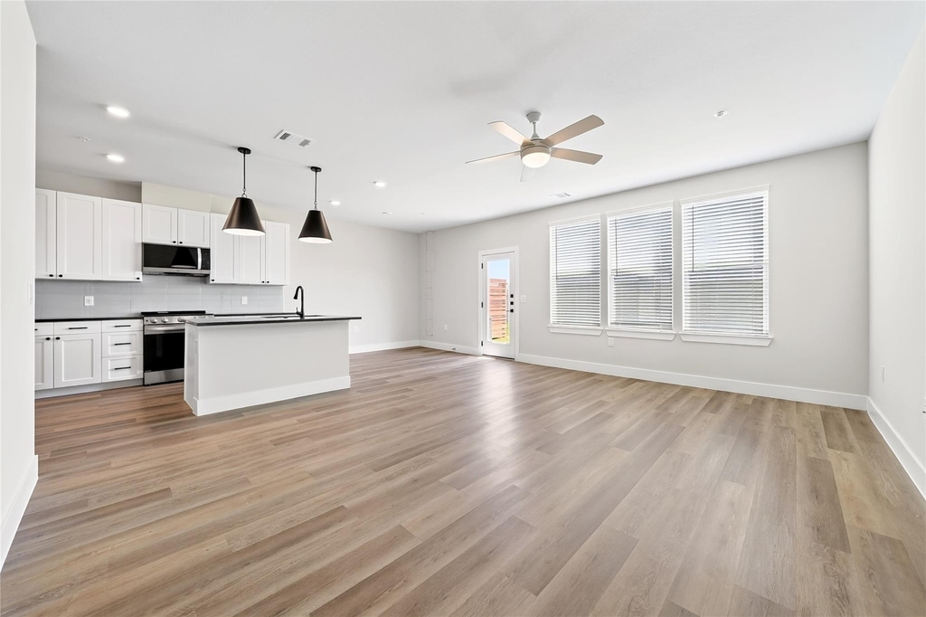 221 Melody Lane - Photo 2