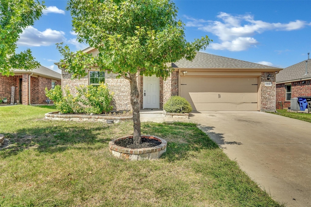 1810 Prairie View Drive - Photo 0