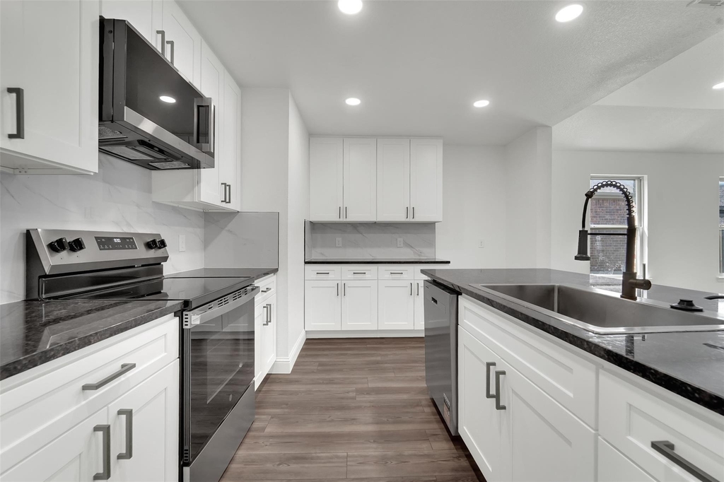 1810 Prairie View Drive - Photo 4