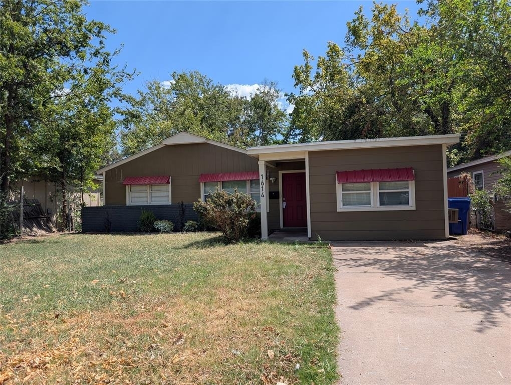 1614 Iowa Street - Photo 1