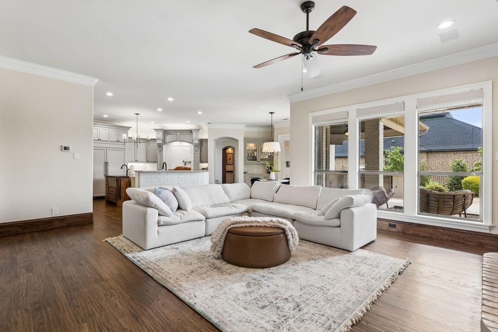 156 Stoneleigh Drive - Photo 8