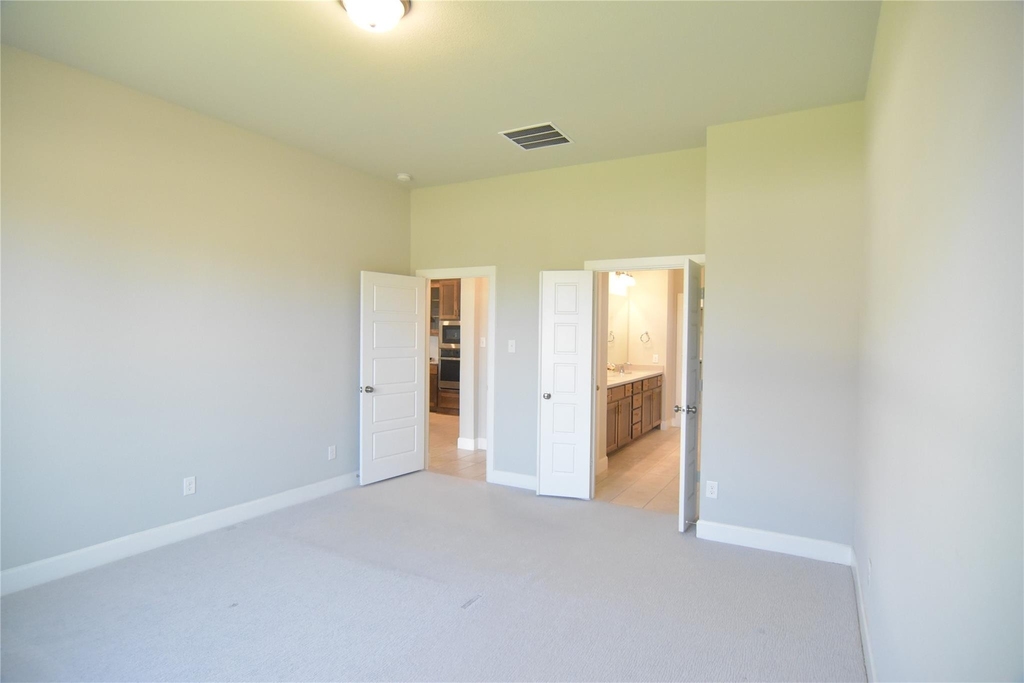 2900 Bluff Creek Drive - Photo 19